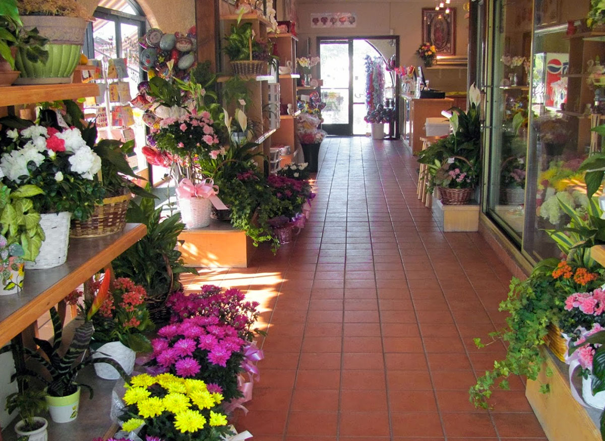 Ron & Alicia Robinson Florist Store Hours & Information